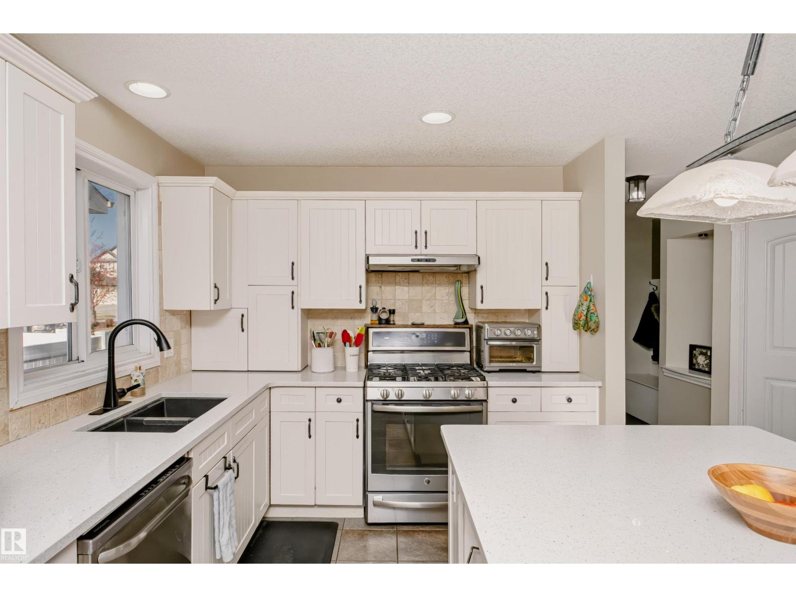 5468 THIBAULT WD NW