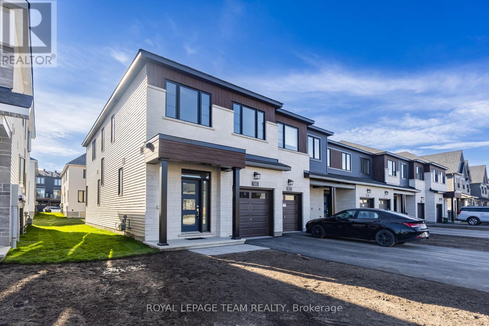 949 Locomotion Lane, Ottawa, Ontario K2V 0V4 - Photo 2 - X14125356