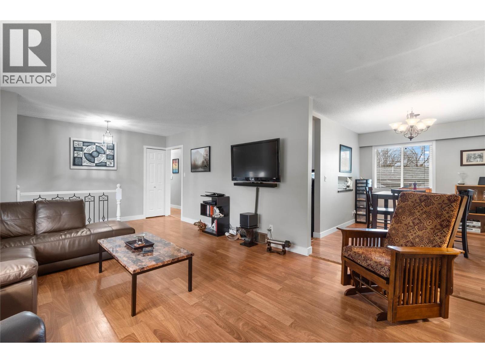 695 Steinke Place, Kamloops, British Columbia  V2B 7L7 - Photo 3 - 10403706