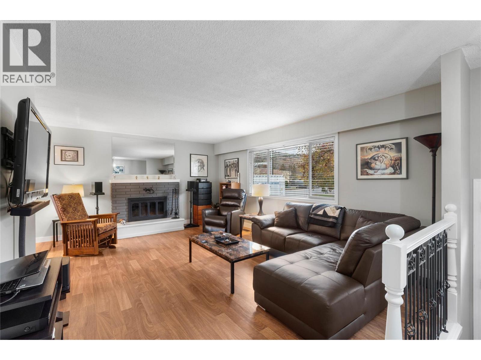 695 Steinke Place, Kamloops, British Columbia  V2B 7L7 - Photo 2 - 10403706