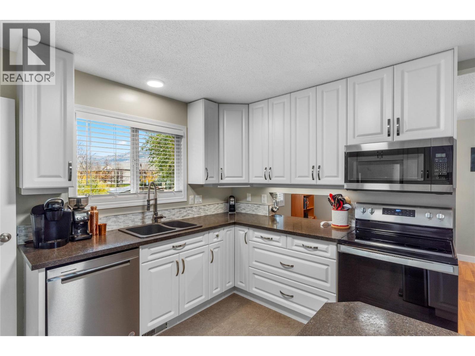 695 Steinke Place, Kamloops, British Columbia  V2B 7L7 - Photo 7 - 10403706
