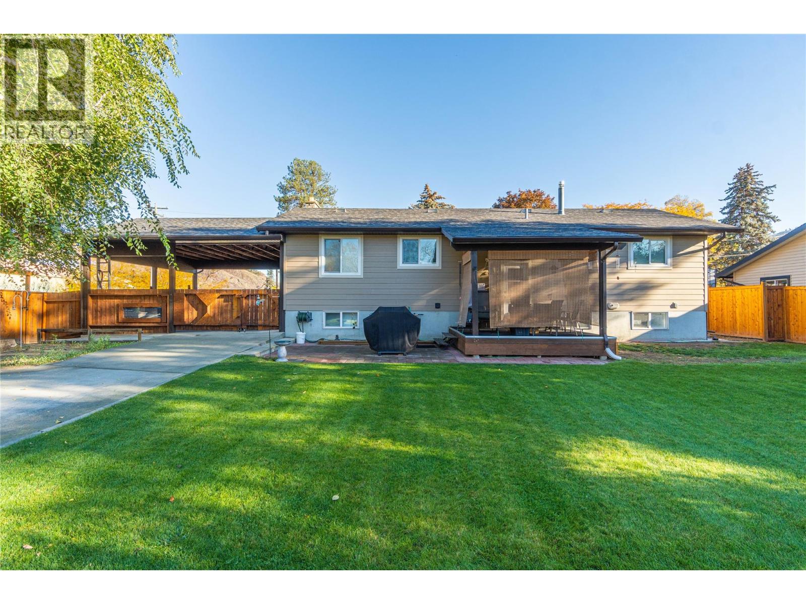 695 Steinke Place, Kamloops, British Columbia  V2B 7L7 - Photo 35 - 10403706