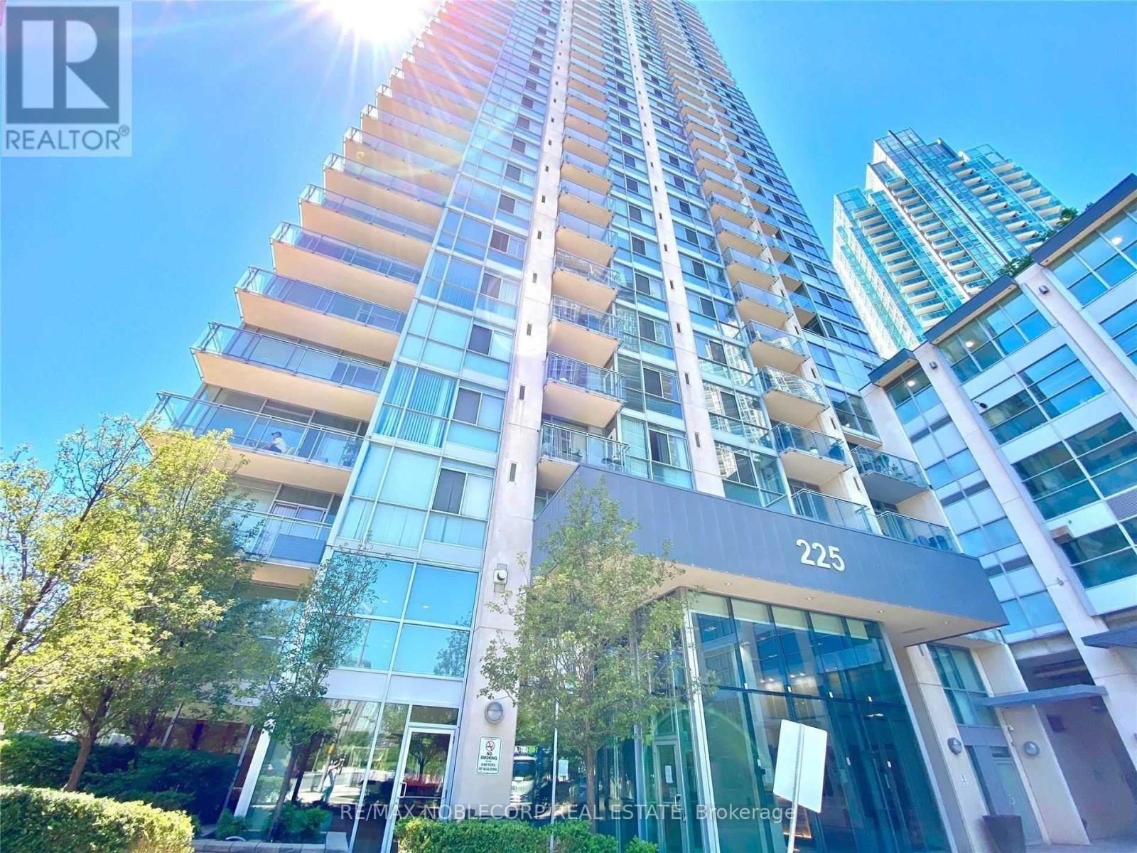 1504 - 225 Webb Drive, Mississauga (City Centre), Ontario  L5B 3Y5 - Photo 2 - W14125384