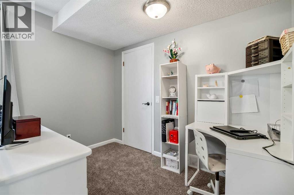 71 Strathclair Rise SW, Calgary, Alberta  T3H 1G3 - Photo 23 - A2353953