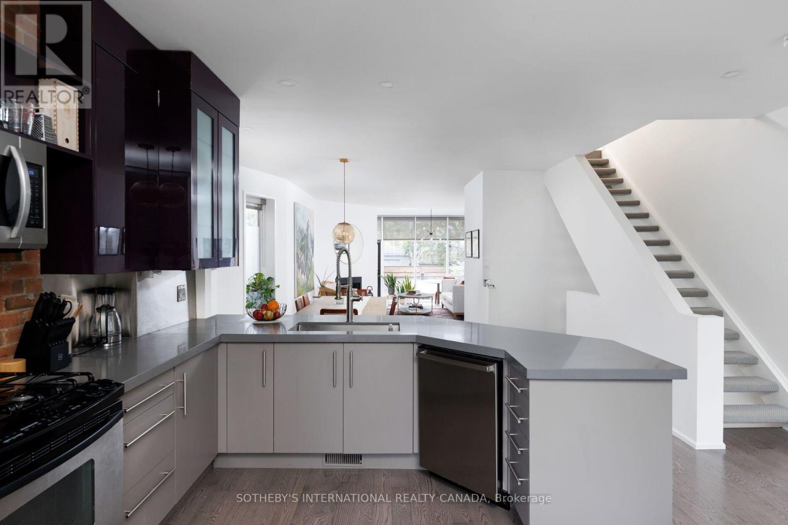 107 Macpherson Avenue, Toronto, Ontario  M5R 1W7 - Photo 3 - C14116674