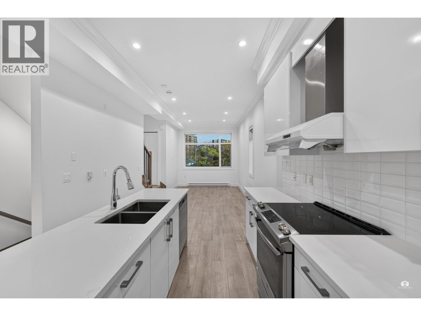 5043 Chambers Street, Vancouver, British Columbia  V5R 3L8 - Photo 9 - R3178938