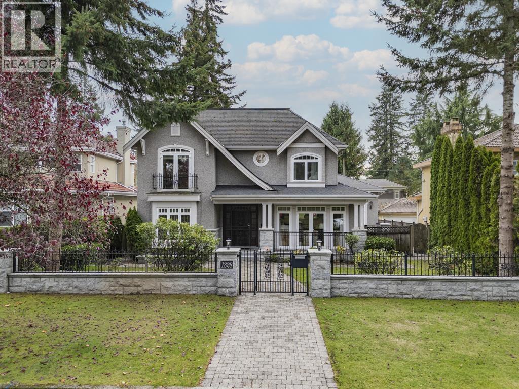 1328 DOGWOOD AVENUE, Vancouver, British Columbia
