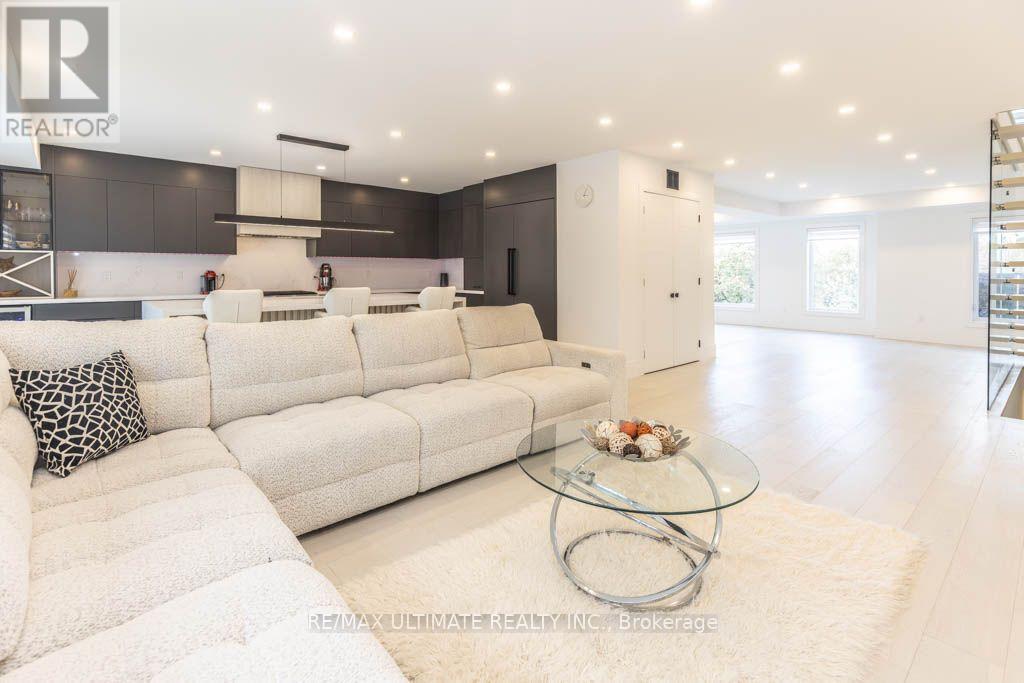 33 Flindon Road, Toronto, Ontario  M6M 1J1 - Photo 3 - W14125560