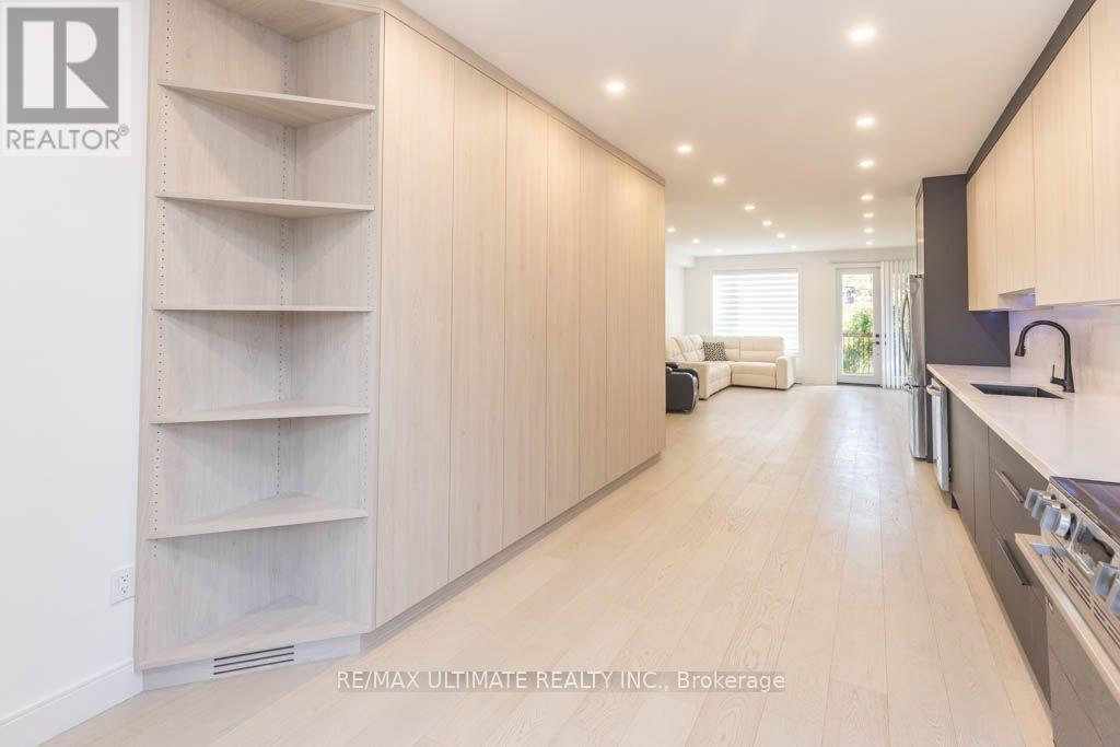 33 Flindon Road, Toronto, Ontario  M6M 1J1 - Photo 30 - W14125560