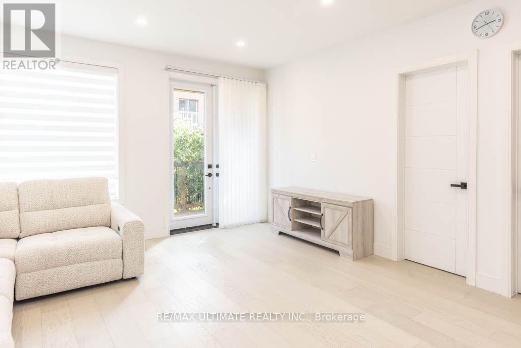 33 Flindon Road, Toronto, Ontario  M6M 1J1 - Photo 32 - W14125560