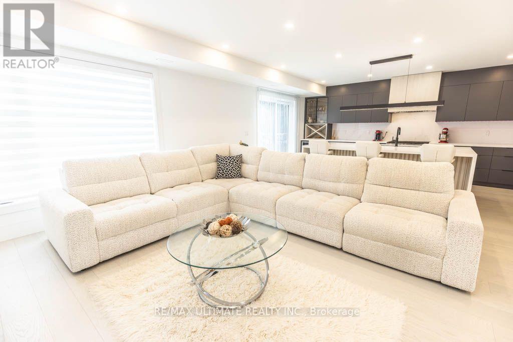 33 Flindon Road, Toronto, Ontario  M6M 1J1 - Photo 4 - W14125560