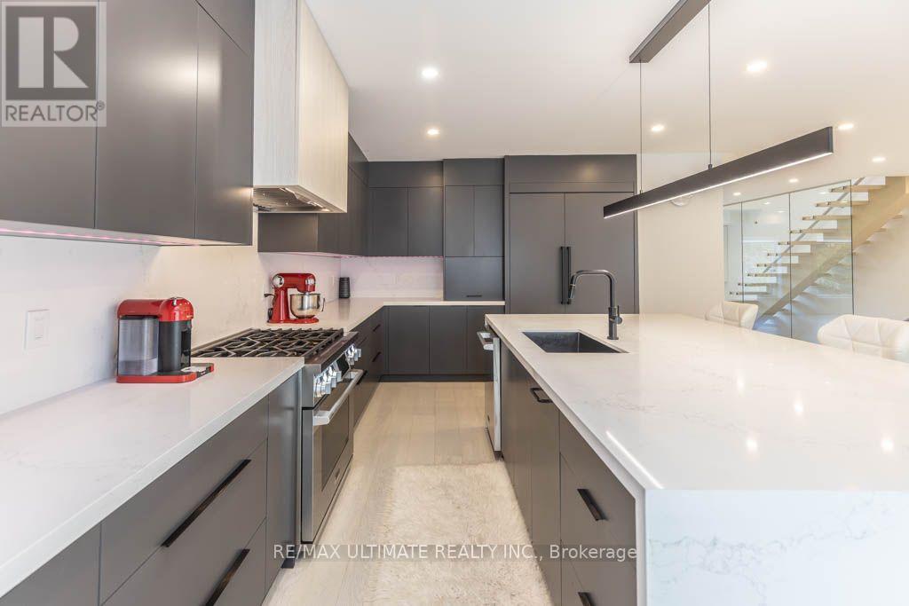 33 Flindon Road, Toronto, Ontario  M6M 1J1 - Photo 6 - W14125560