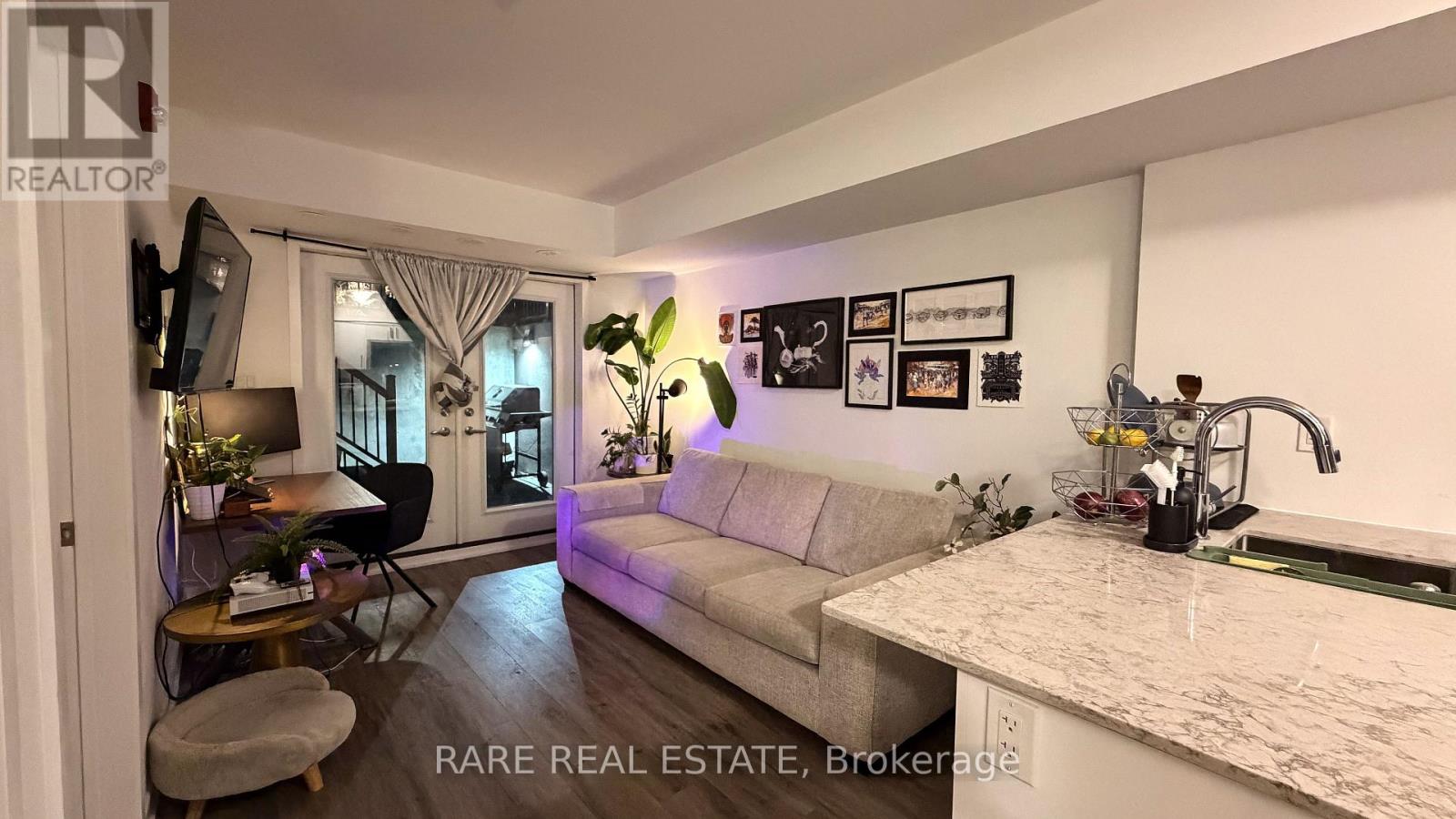4 - 10 MARQUETTE AVENUE, Toronto, Ontario
