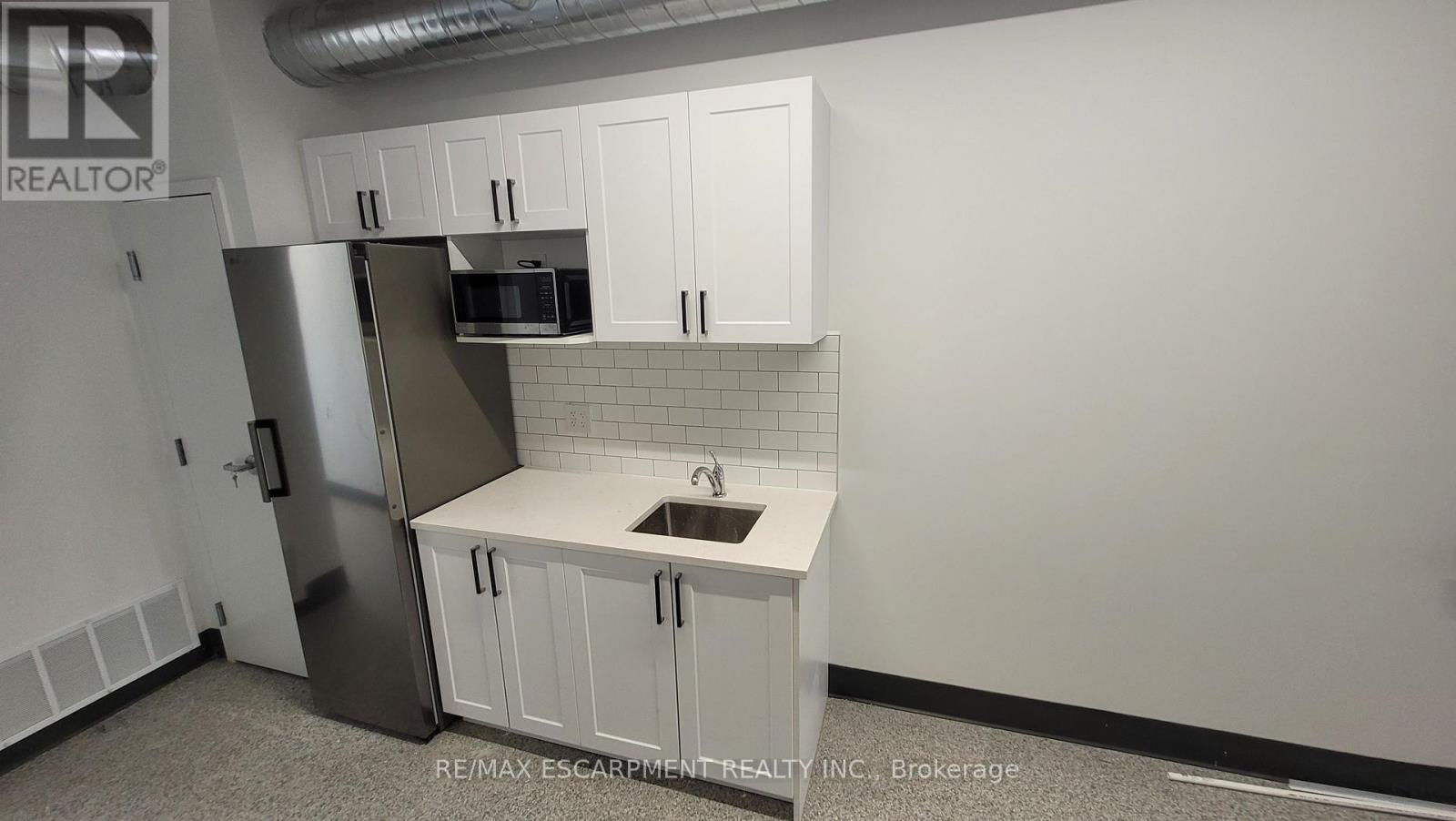 Office #1 - 120 Parkdale Avenue N, Hamilton, Ontario L8H 5W9 - Photo 8 - X12647016