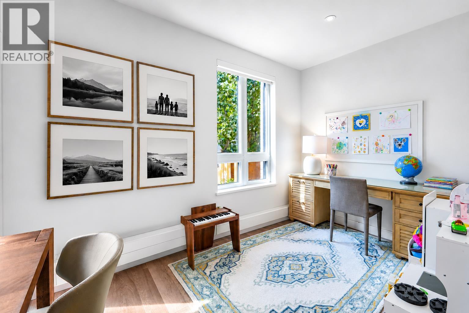 127 525 E 2ND STREET, North Vancouver, British Columbia