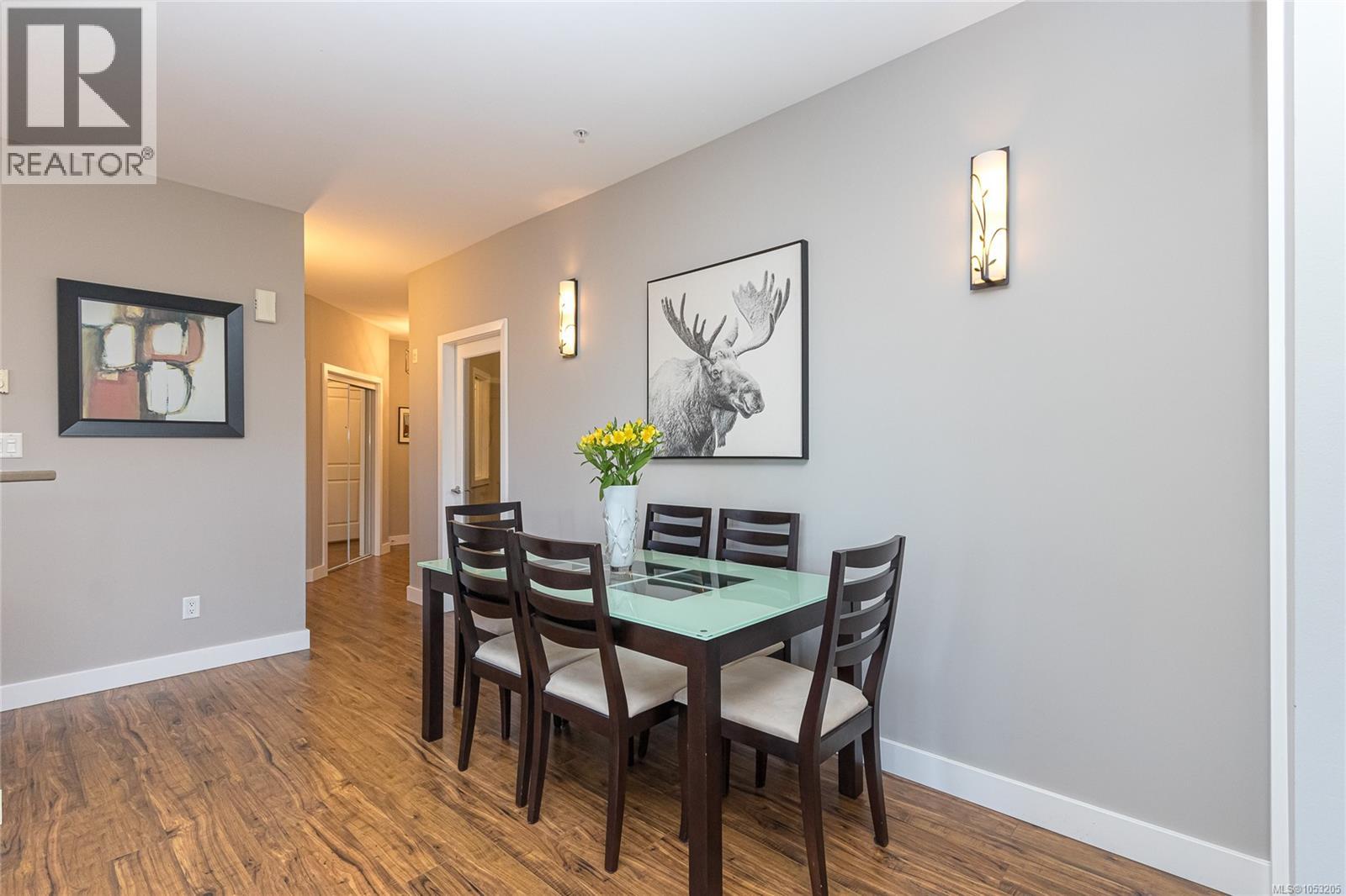 305E 1115 Craigflower Rd