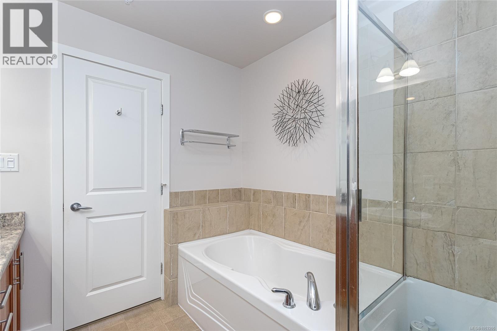 305E 1115 Craigflower Rd
