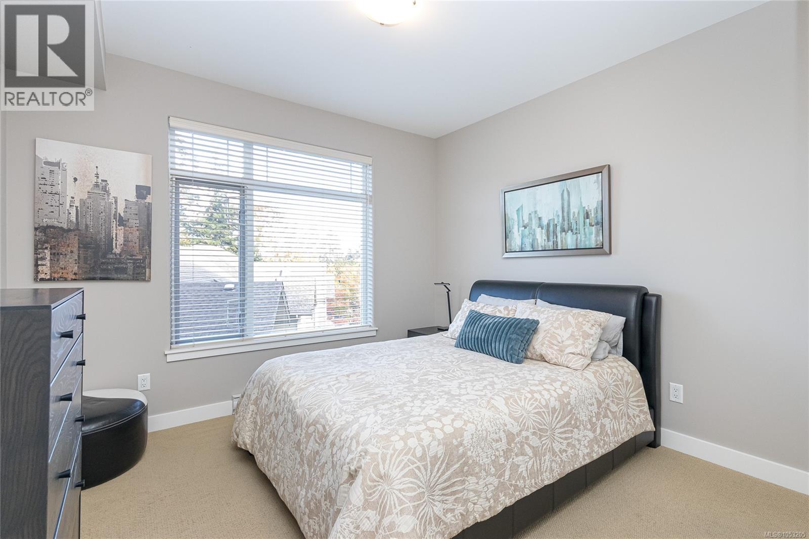 305E 1115 Craigflower Rd