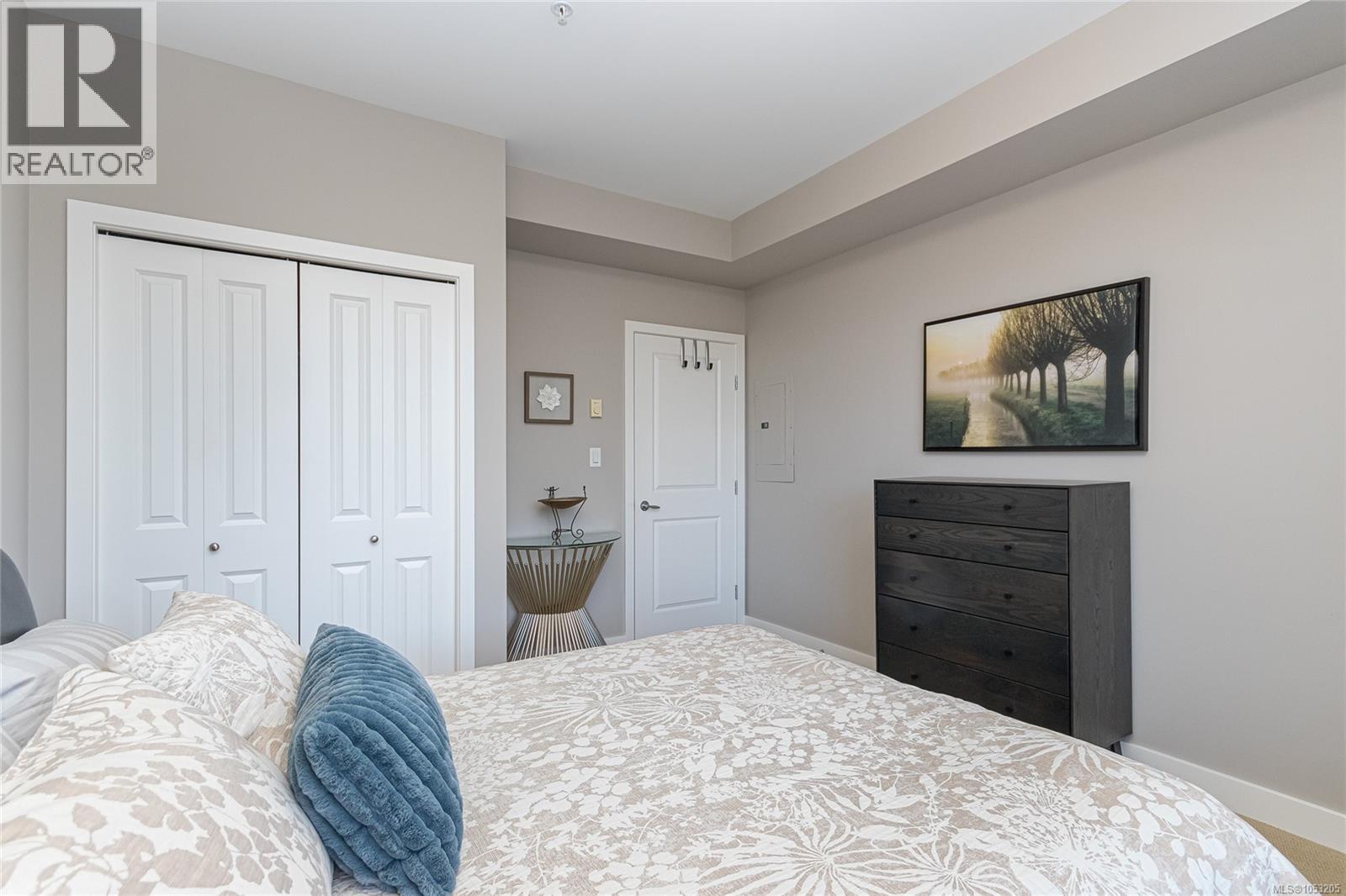 305E 1115 Craigflower Rd