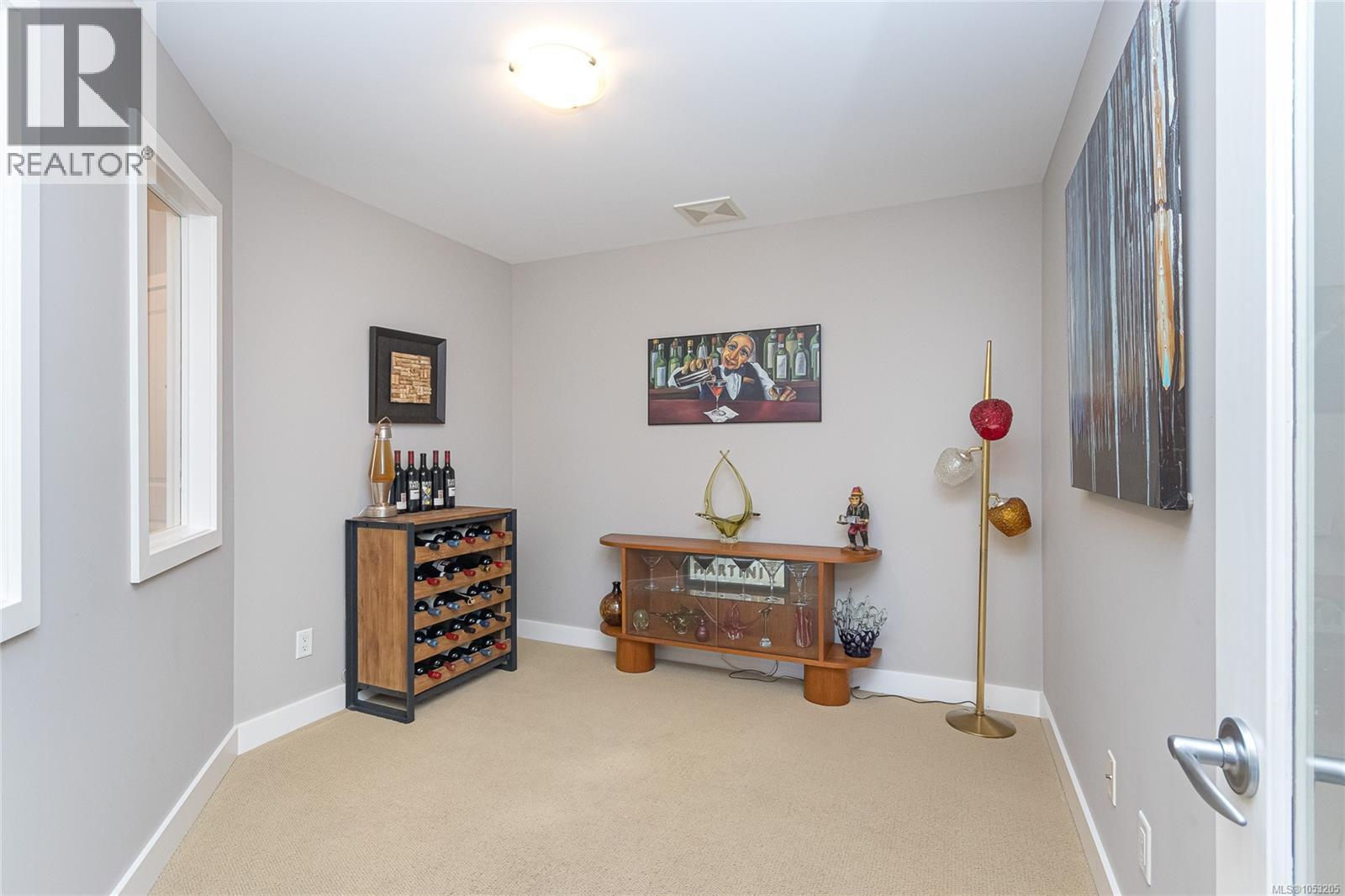 305E 1115 Craigflower Rd