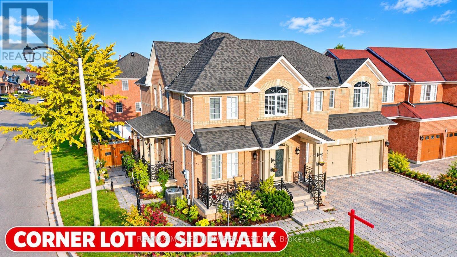 3 Cogswell Crescent, Brampton, Ontario  L6P 1A4 - Photo 2 - W14125432