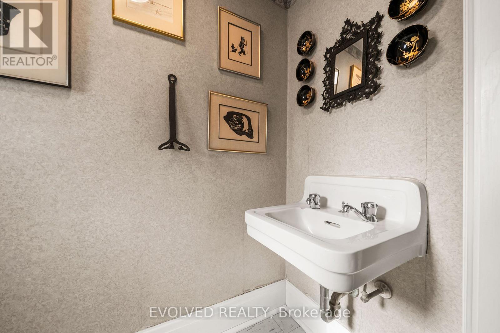 4 Dunloe Road, Toronto, Ontario  M4V 2W5 - Photo 18 - C14115768
