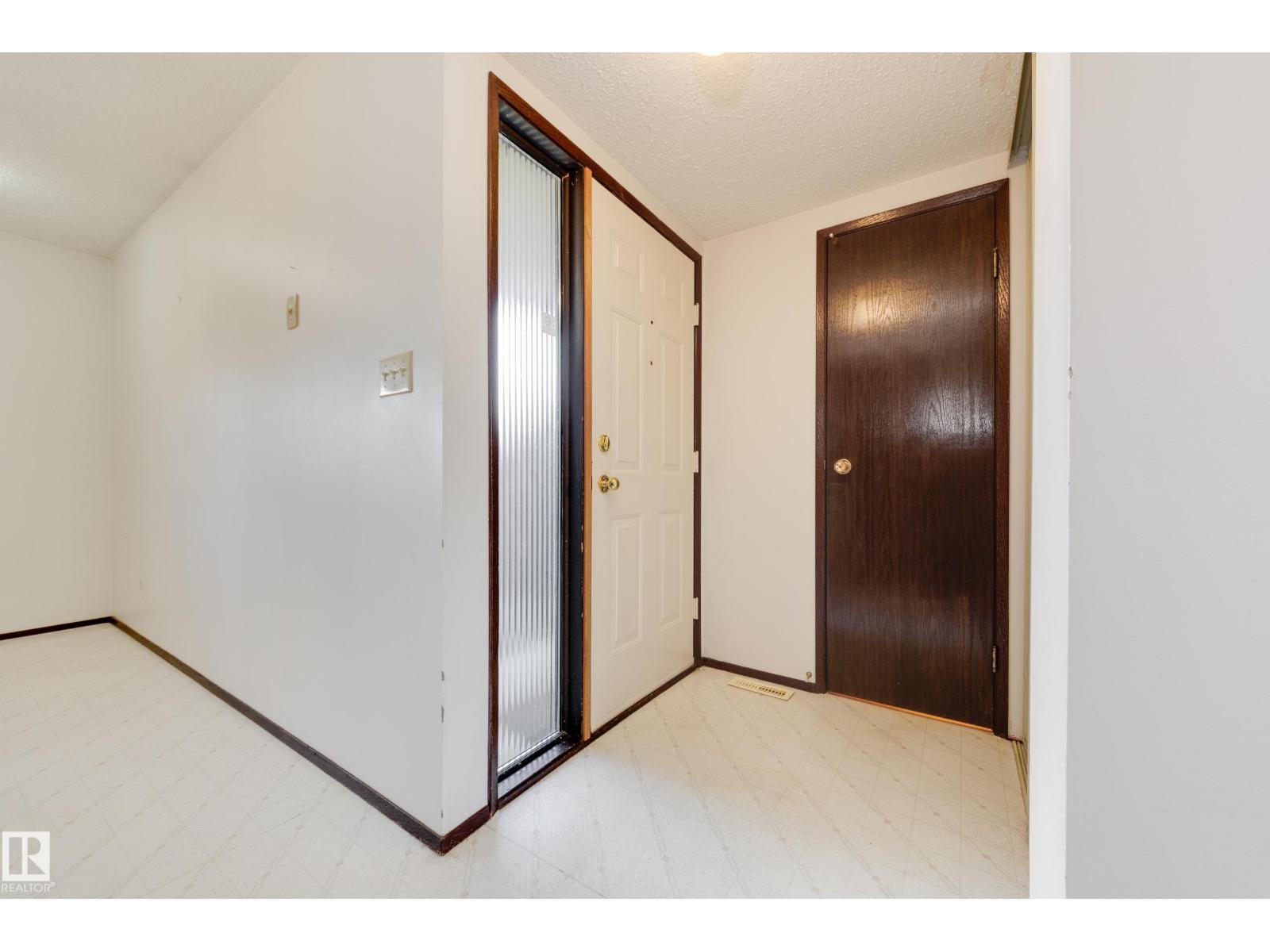 2734 105 St NW, Edmonton, Alberta  T6J 4J3 - Photo 3 - E4514565