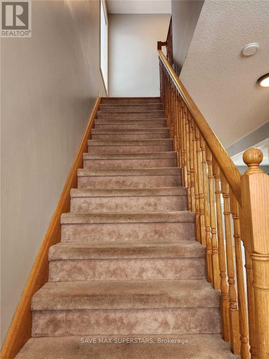 1 Lister Drive, Barrie (Holly), Ontario  L4N 0L4 - Photo 4 - S14125934