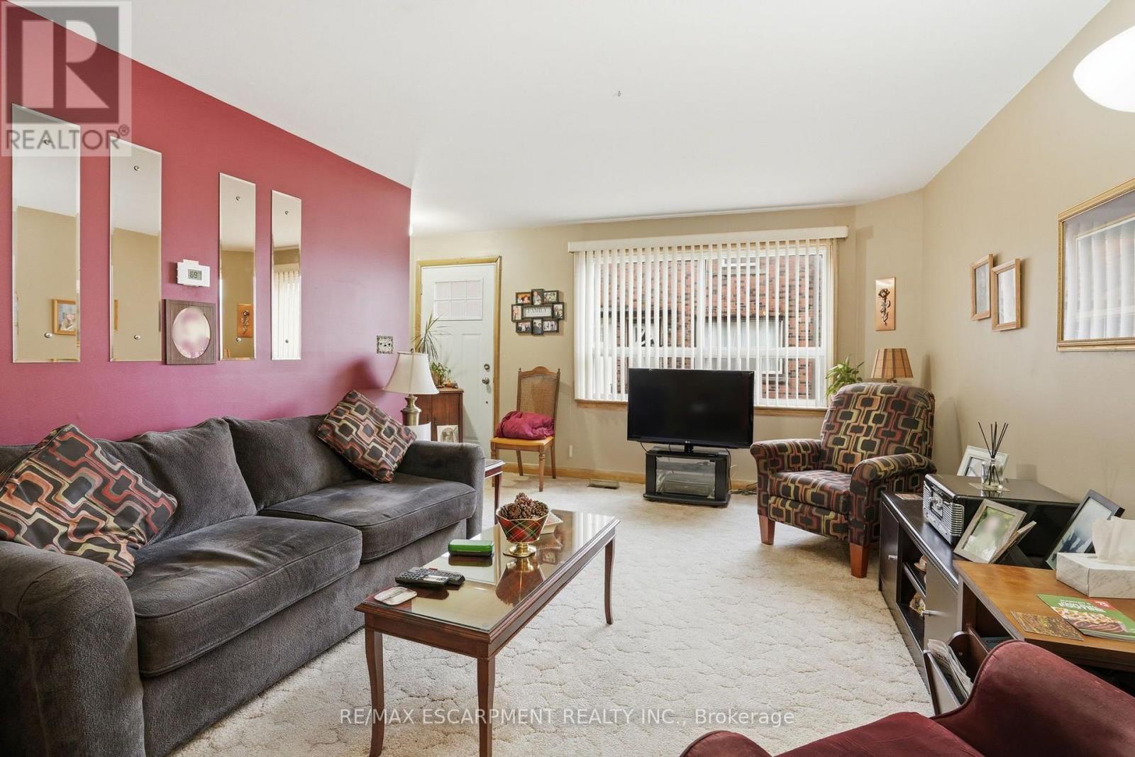 424 East 42nd Street, Hamilton, Ontario L8T 3A9 - Photo 8 - X12878610