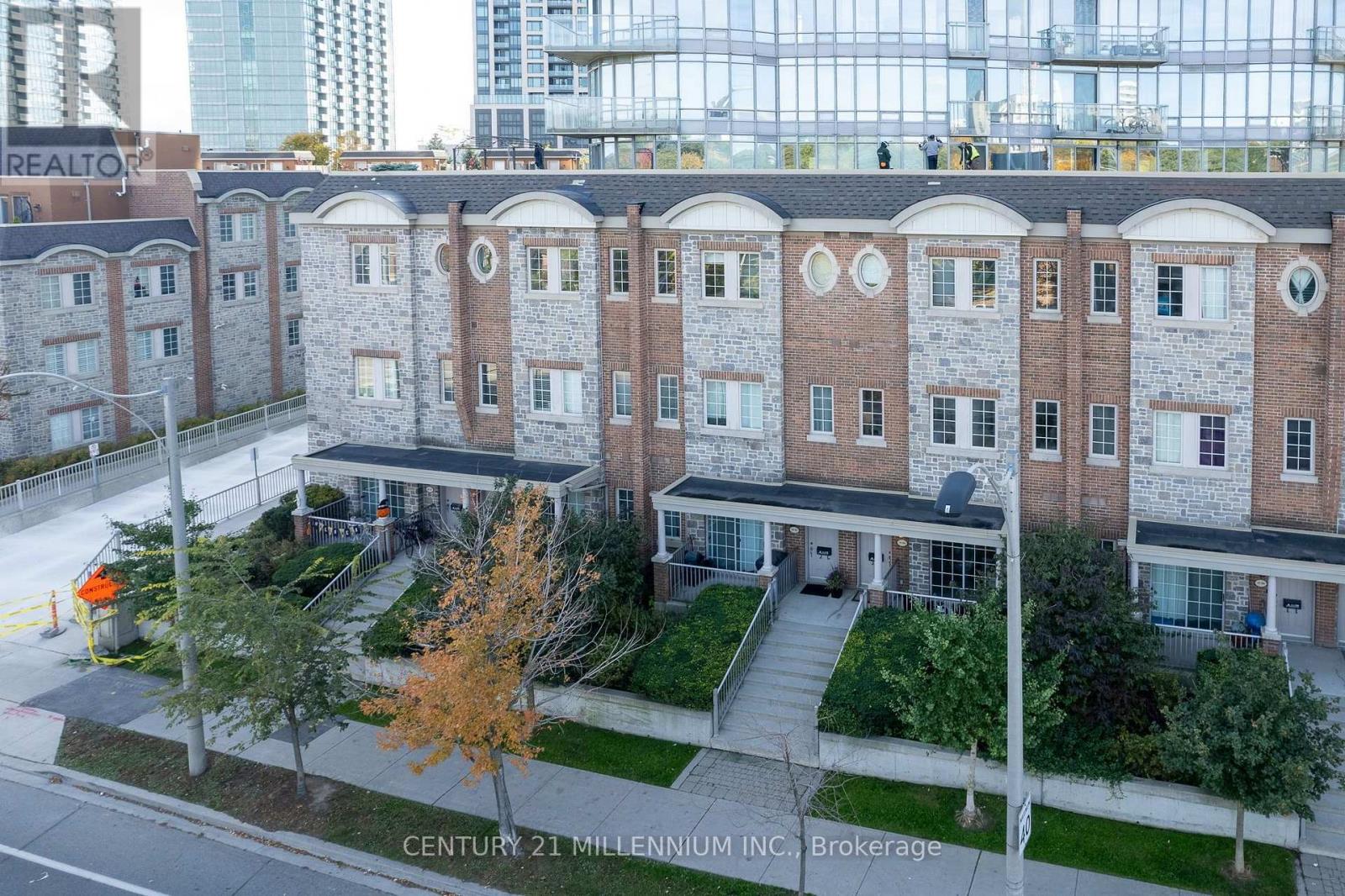 Th109 - 15 Windermere Avenue, Toronto, Ontario  M6S 5A2 - Photo 3 - W14125912