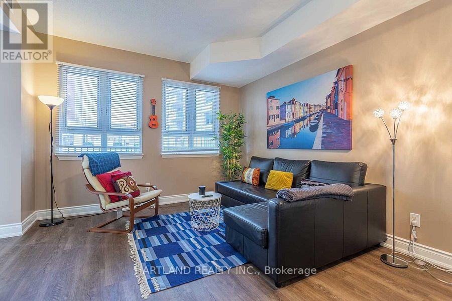 209 - 399 Elizabeth Street, Burlington (Brant), Ontario  L7R 0A4 - Photo 2 - W14125932