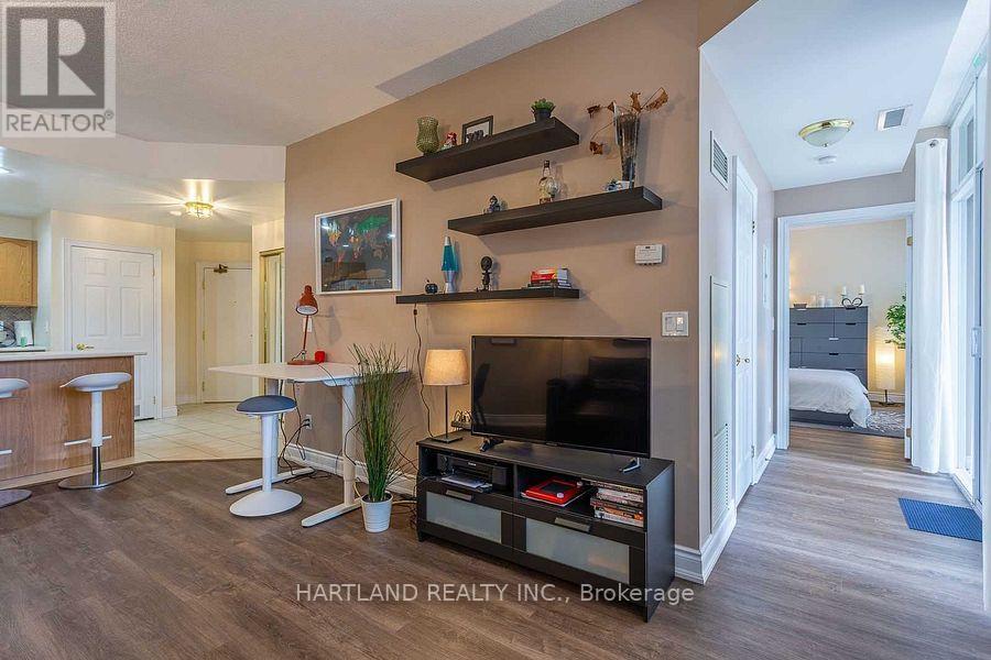 209 - 399 Elizabeth Street, Burlington (Brant), Ontario  L7R 0A4 - Photo 3 - W14125932