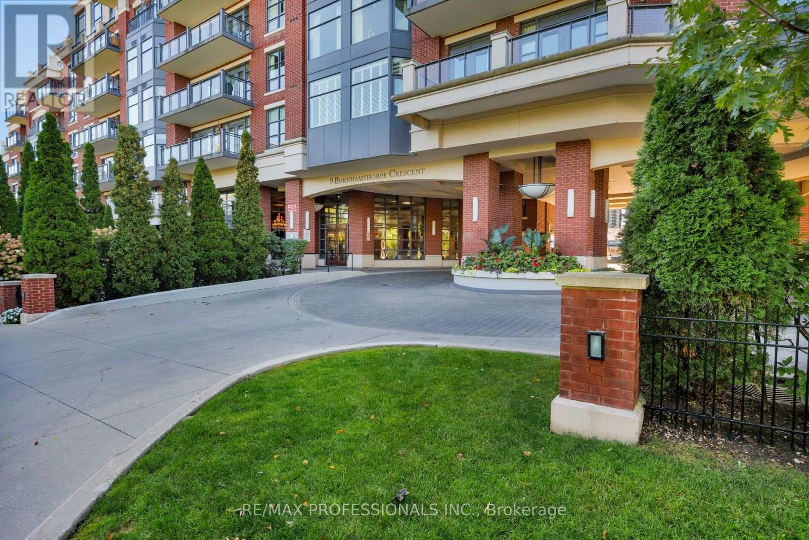108 - 9 Burnhamthorpe Crescent, Toronto (Islington-City Centre West), Ontario  M9A 1G4 - Photo 3 - W14125984