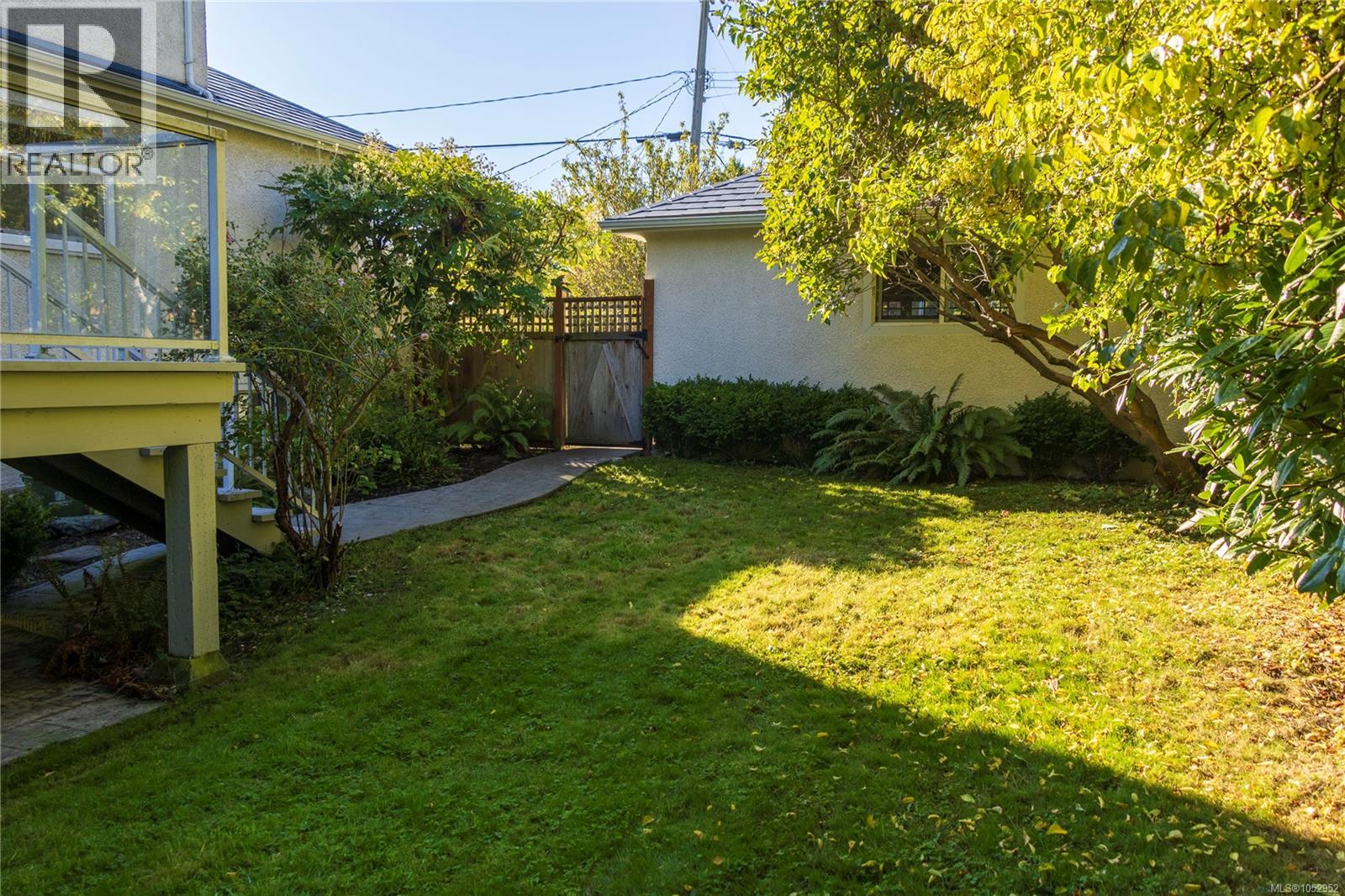 218 Beach Dr