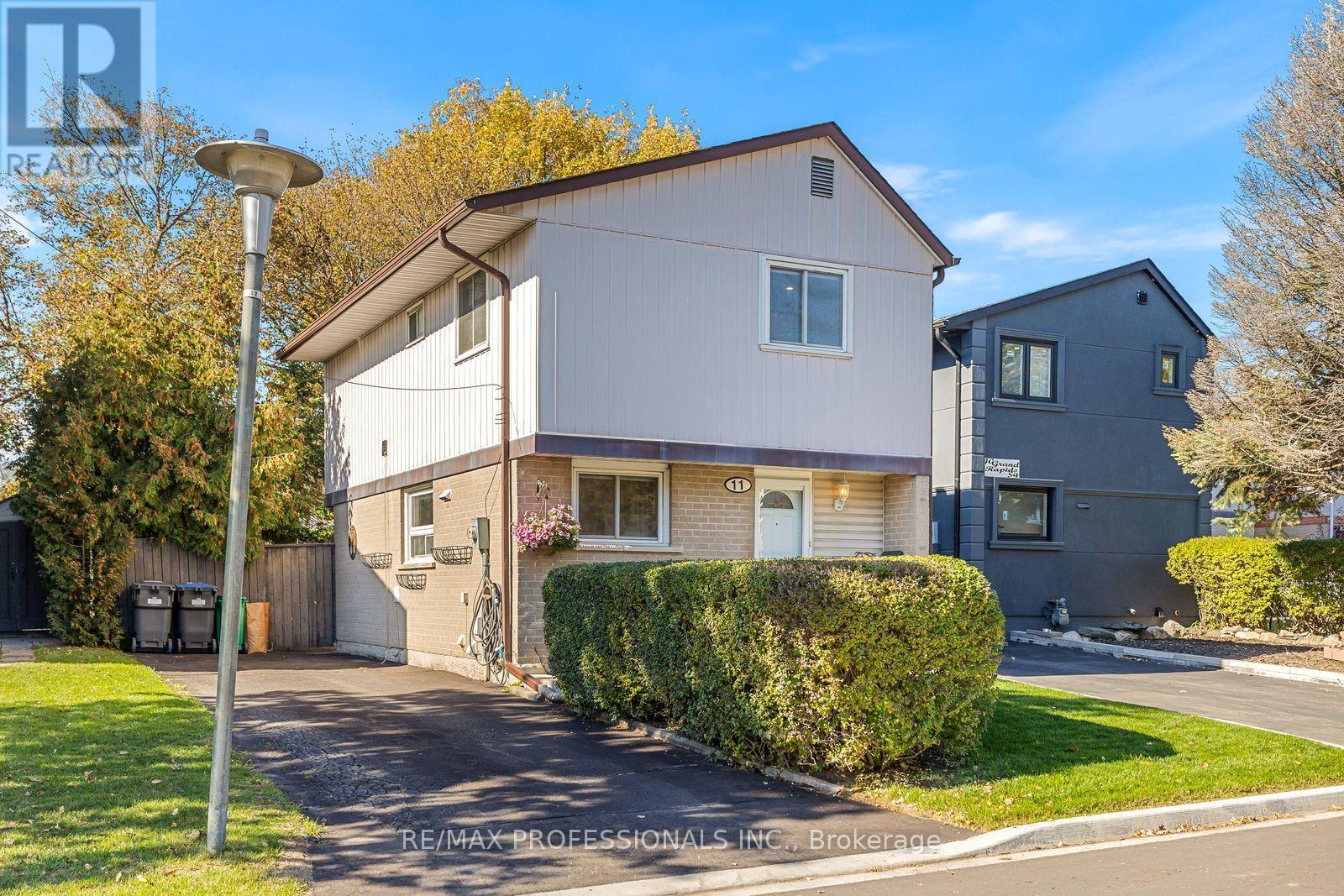 11 GRAND RAPIDS SQUARE, Brampton, Ontario