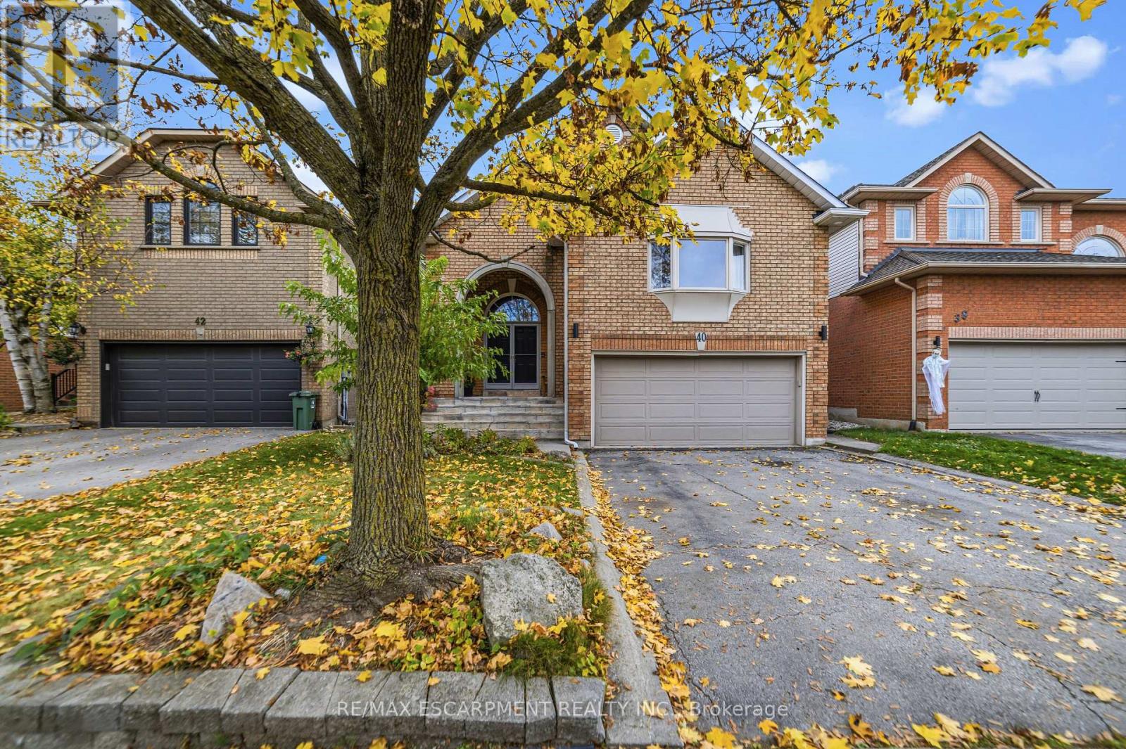 40 BROOKHURST CRESCENT, Hamilton, Ontario