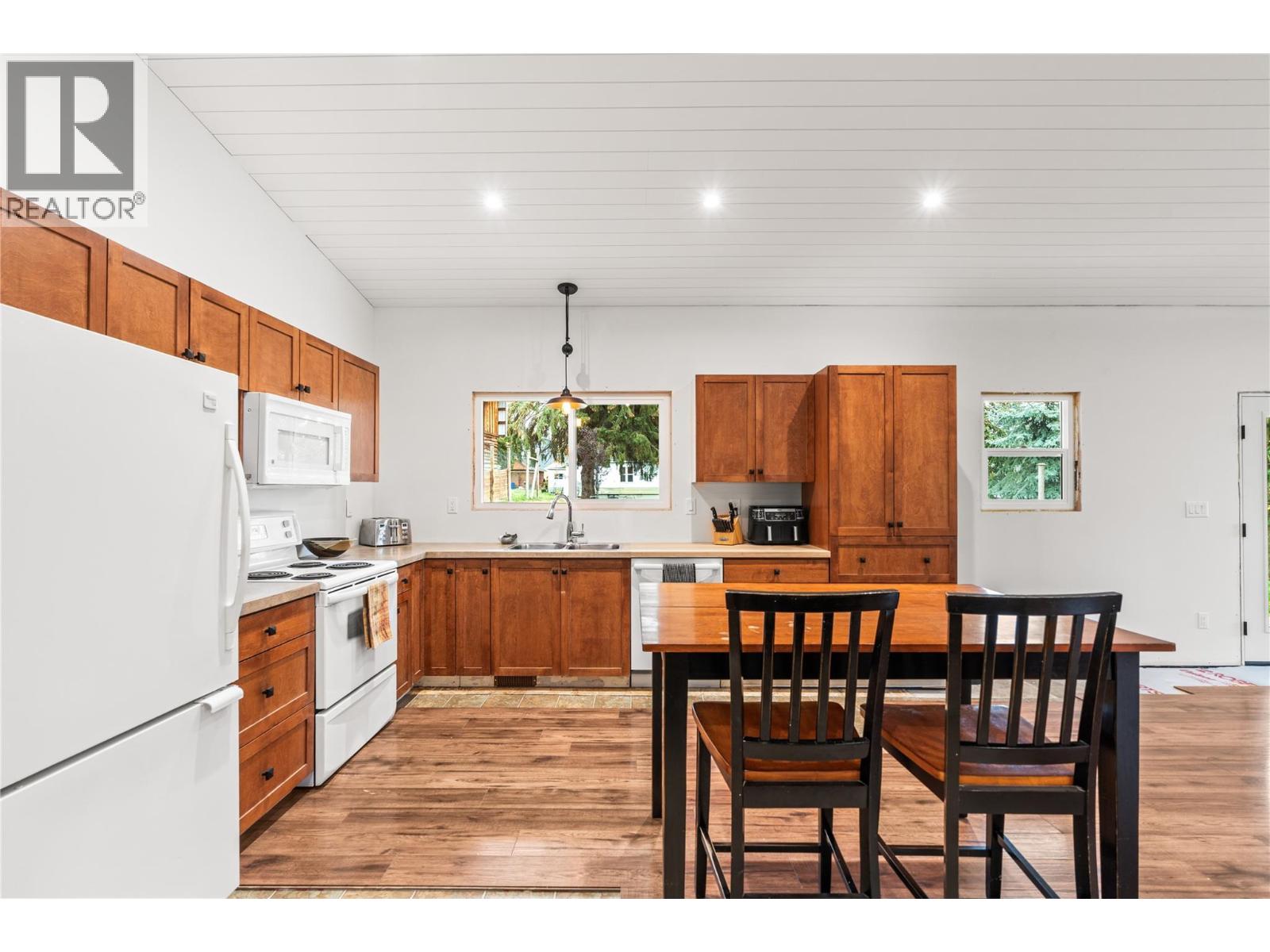 6459 L & A Road, Vernon, British Columbia  V1B 3T8 - Photo 4 - 10404721