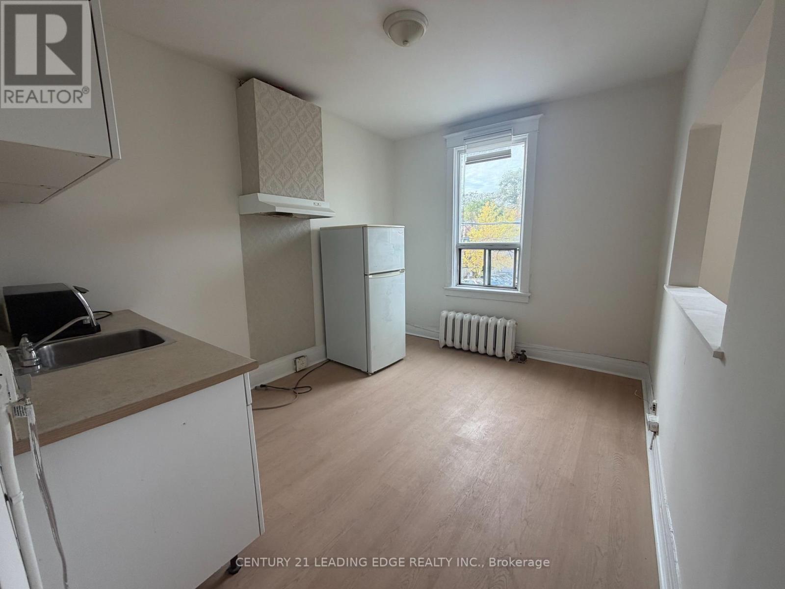587 Jones Avenue, Toronto, Ontario  M4J 1L8 - Photo 2 - E14126002