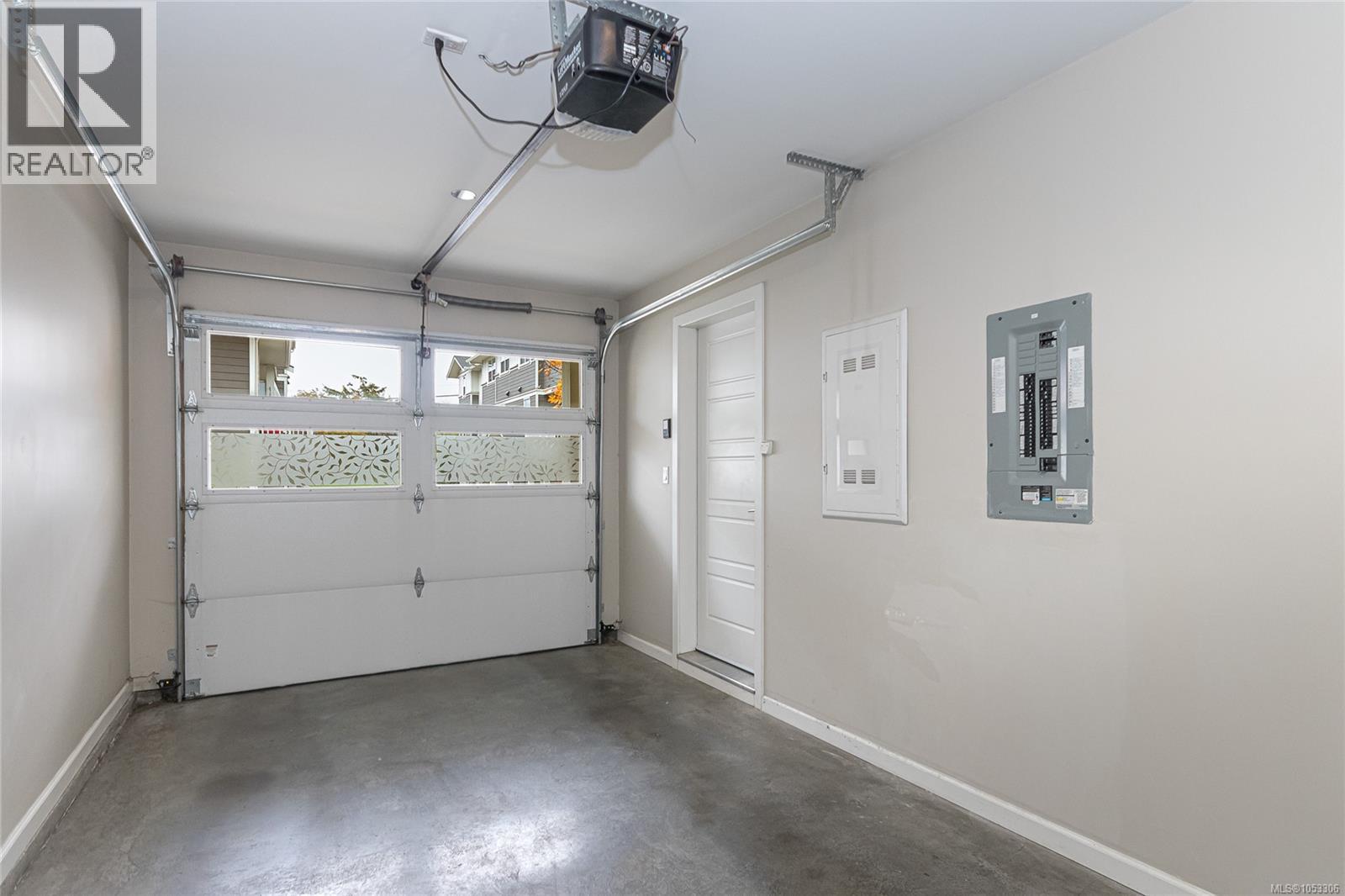 8 3356 Whittier Ave