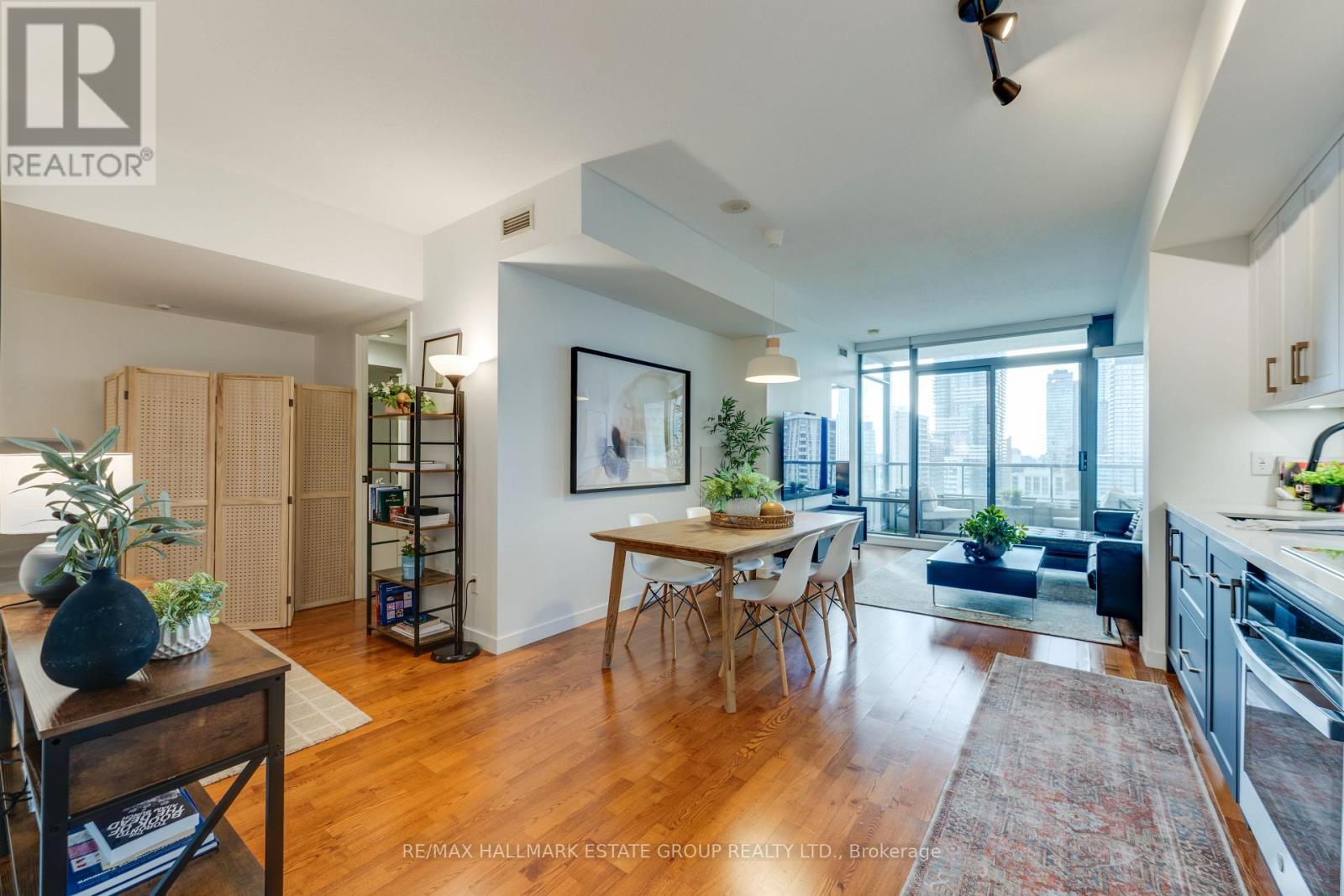 2201 - 285 Mutual Street, Toronto, Ontario  M4Y 3C5 - Photo 4 - C14110712