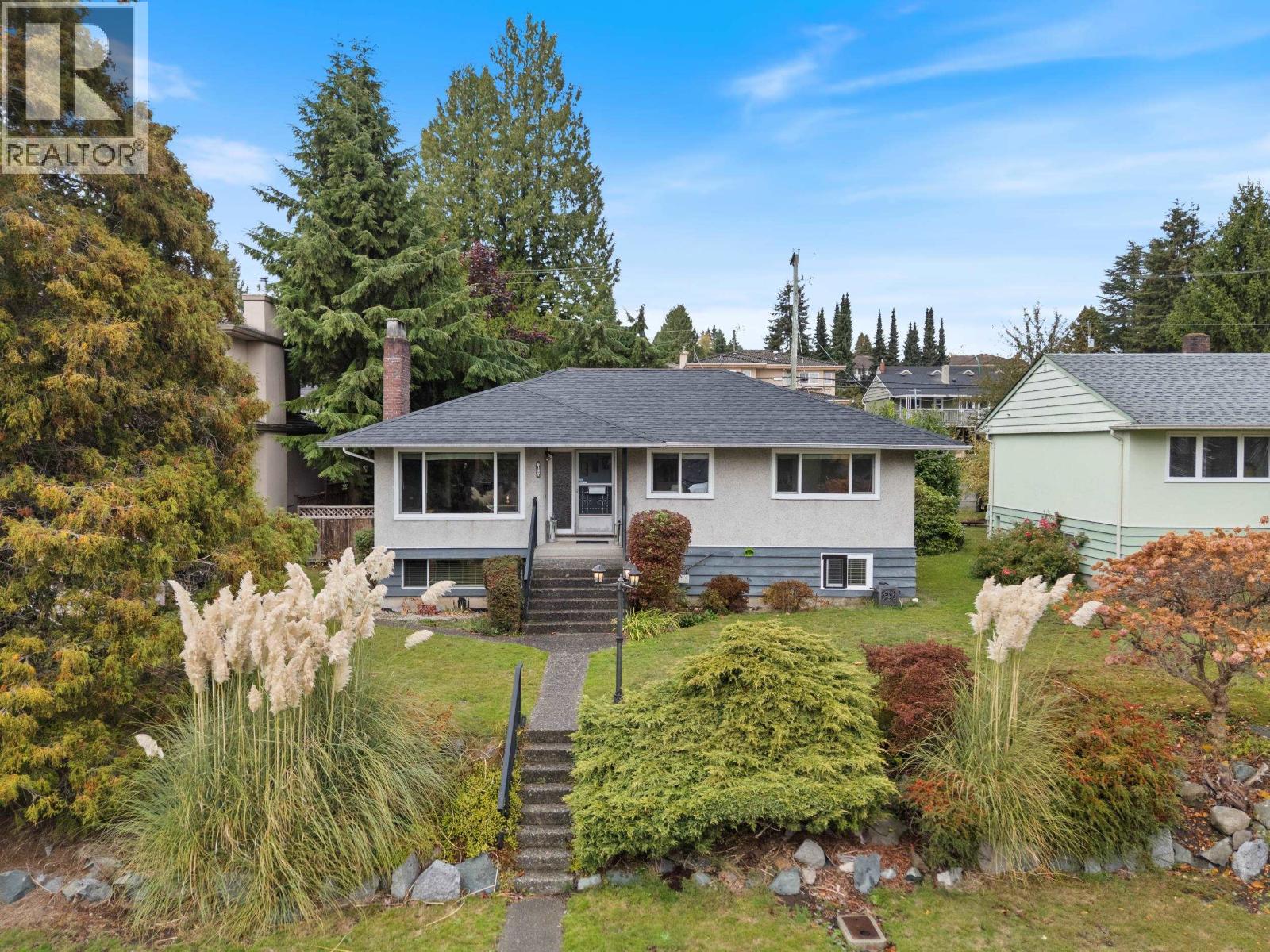 6127 BUCHANAN STREET, Burnaby, British Columbia