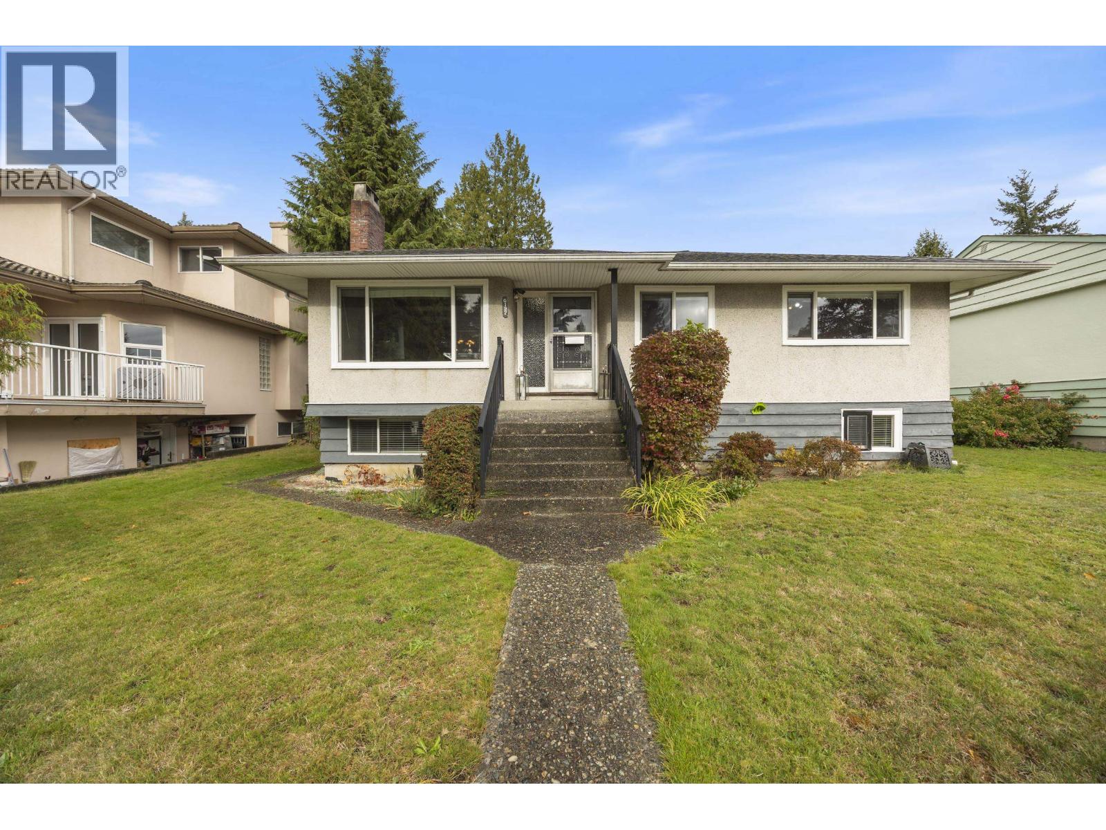 6127 Buchanan Street, Burnaby, British Columbia  V5B 2S4 - Photo 2 - R3177899