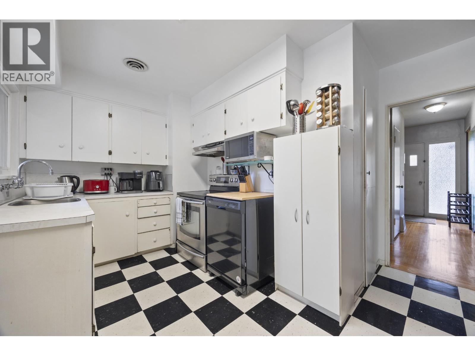 6127 Buchanan Street, Burnaby, British Columbia  V5B 2S4 - Photo 12 - R3177899