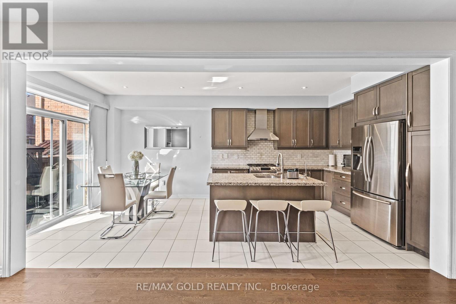 238 Mactier Drive, Vaughan (Kleinburg), Ontario  L4H 4L7 - Photo 7 - N14126402