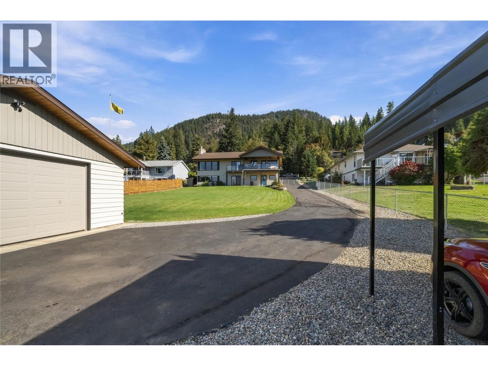 3331 Mcbride Road, Blind Bay, British Columbia  V0E 1H1 - Photo 5 - 10404312