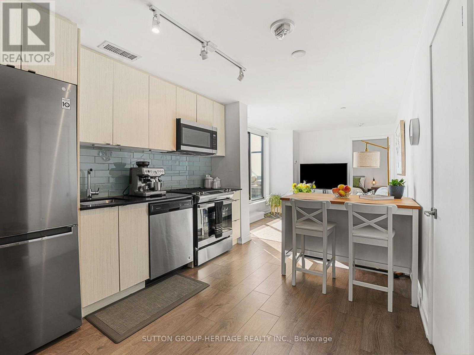 715 - 1401 O'connor Drive, Toronto (O'connor-Parkview), Ontario  M4B 2V5 - Photo 6 - E14126448