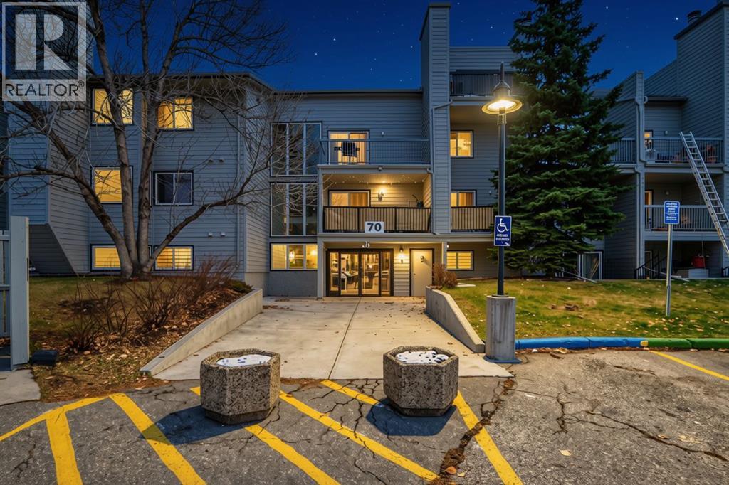 2467, 70 Glamis Drive SW, Calgary, Alberta  T3E 6T6 - Photo 5 - A2355203