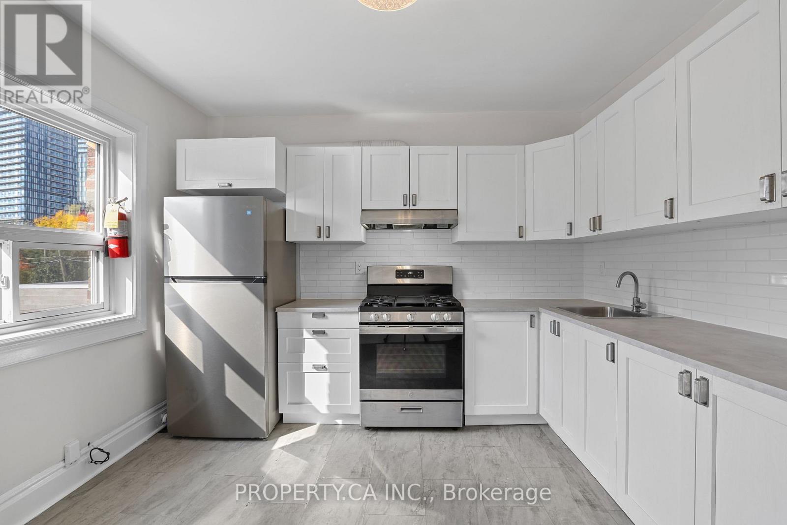3 - 22 Lappin Avenue, Toronto, Ontario  M6H 1Y4 - Photo 3 - W14126466