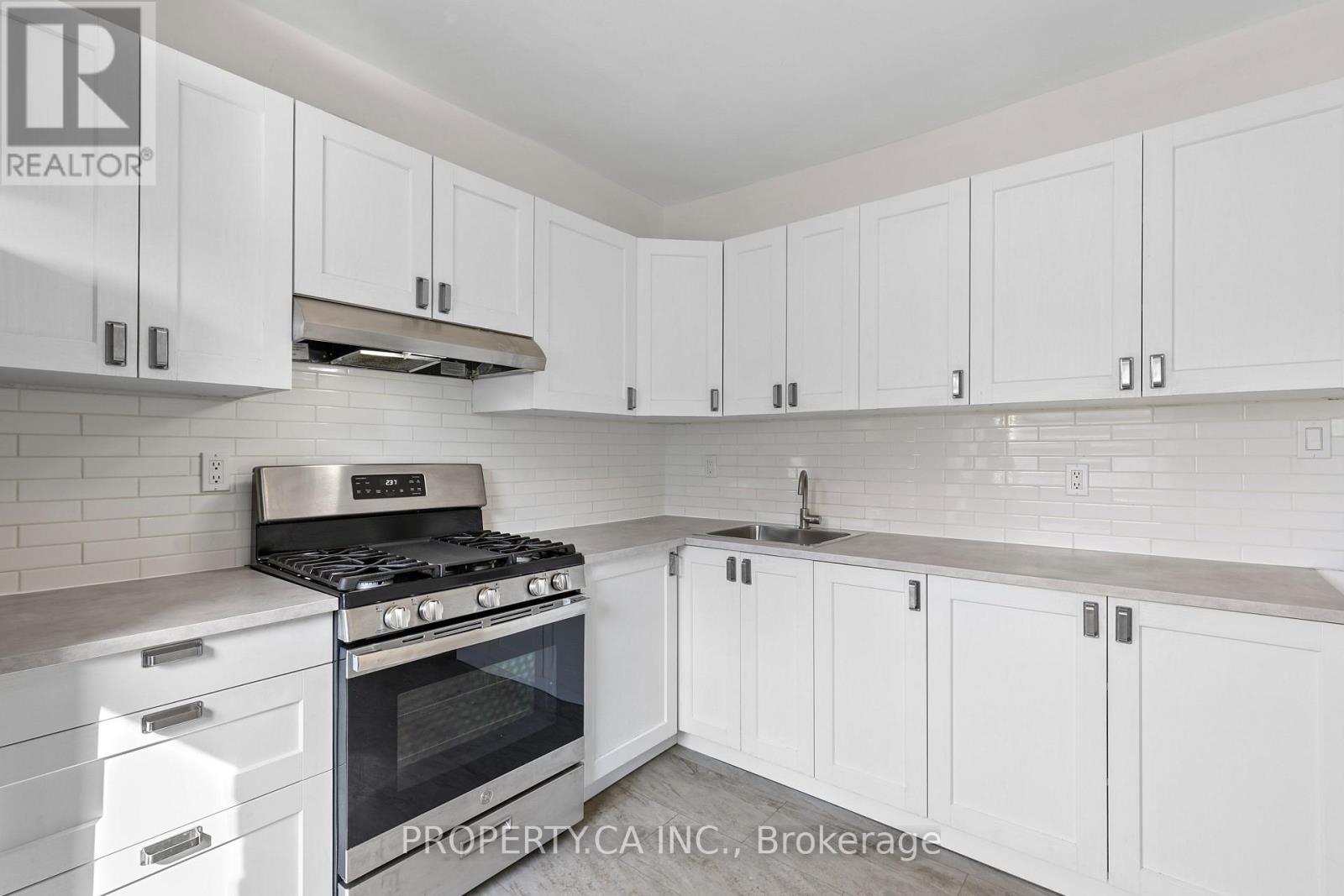 3 - 22 Lappin Avenue, Toronto, Ontario  M6H 1Y4 - Photo 4 - W14126466