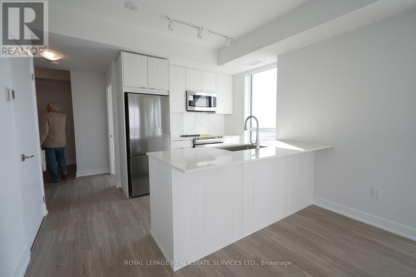 3401 - 4130 Parkside Village Drive, Mississauga, Ontario  L5B 0L7 - Photo 2 - W14126488